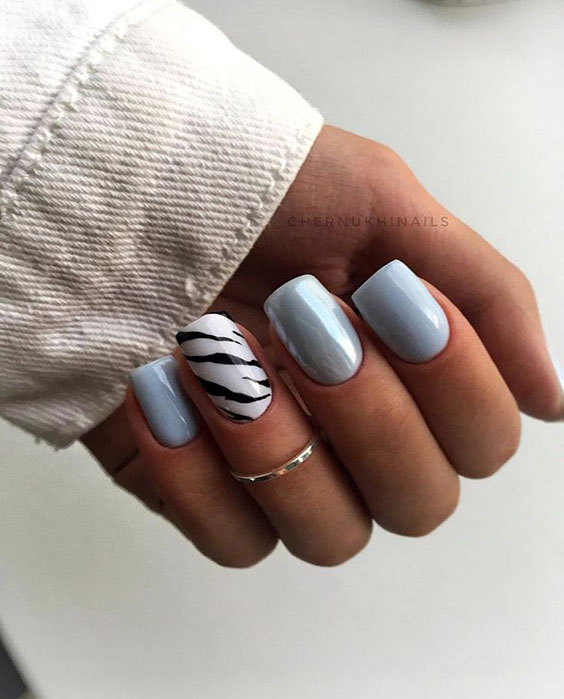 Błękitne paznokcie kwadratowe