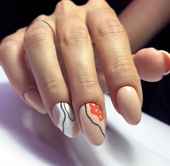 Kremowy manicure z wzorami