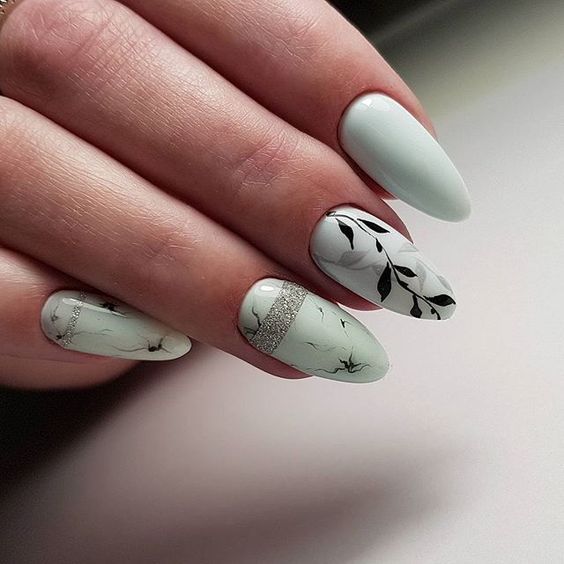 Wiosenny manicure w kolorze miętowym