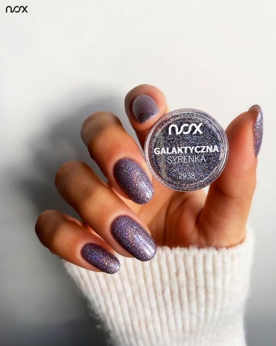 Szare paznokcie z efektem syrenki