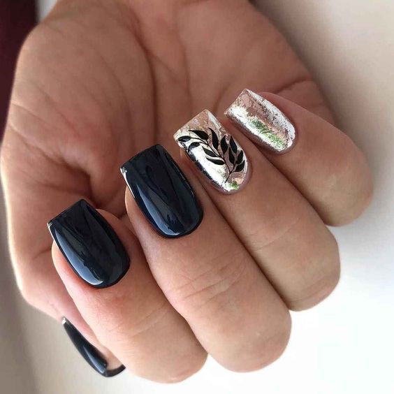 Czarny jesienny manicure