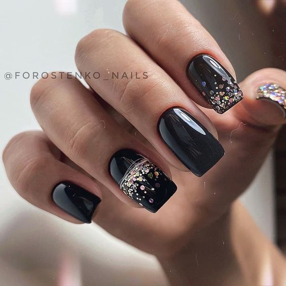 Zimowe paznokcie w kolorze czarnym
