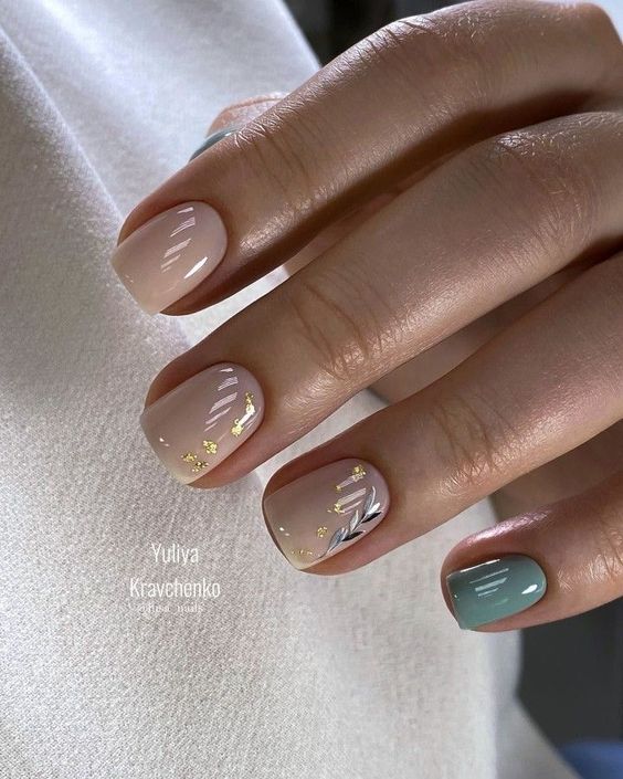 Delikatny manicure w jasnych kolorach