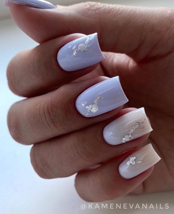 Delikatny manicure ze zdobieniami