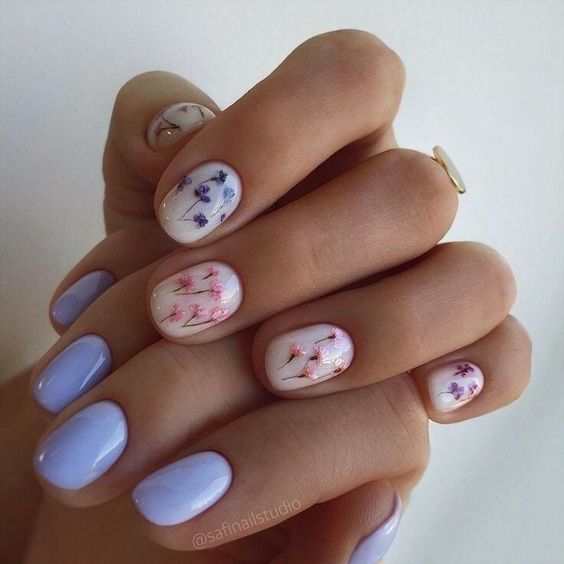 Wiosenne paznokcie z wzorami kwiatów
