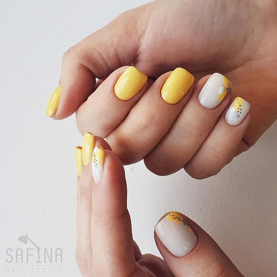 Pastelowe żółte paznokcie