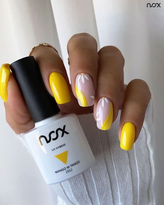 Żółte paznokcie z wzorami
