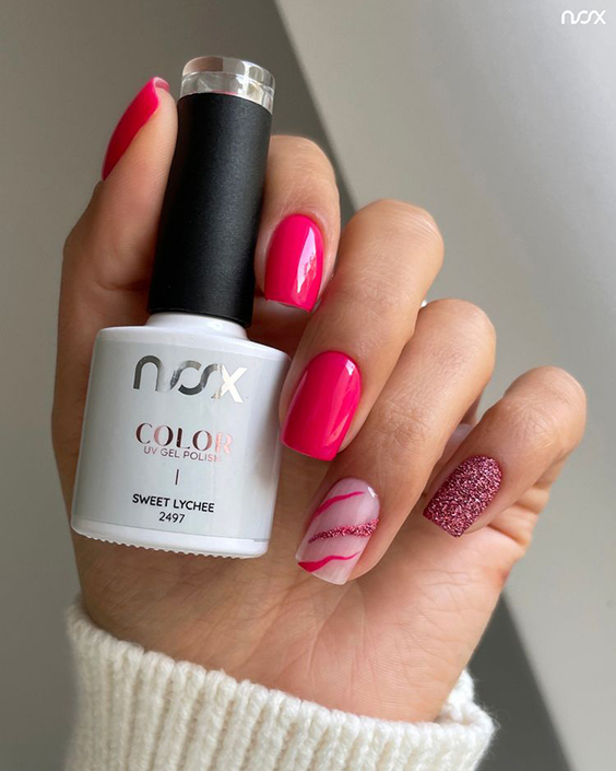 Malinowe neonowe paznokcie