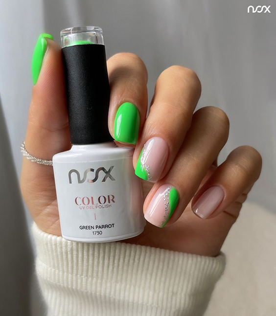 Neonowe paznokcie w kolorze zielonym