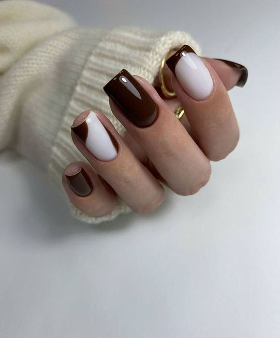 Brązowe paznokcie z frenchem