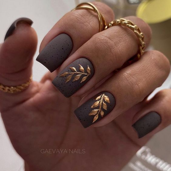 Matowe jesienne paznokcie