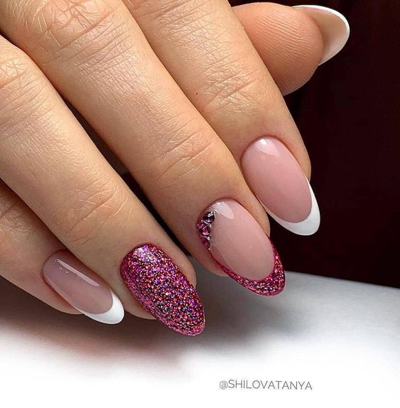 Manicure ślubny z brokatem