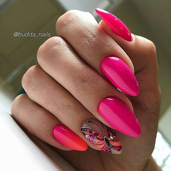 Malinowe paznokcie z motylem