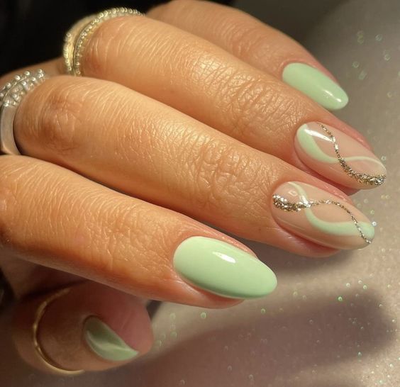 eleganckie pistacjowe paznokcie