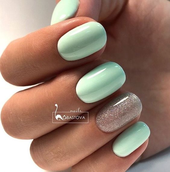 Inspiracje na pistacjowy manicure