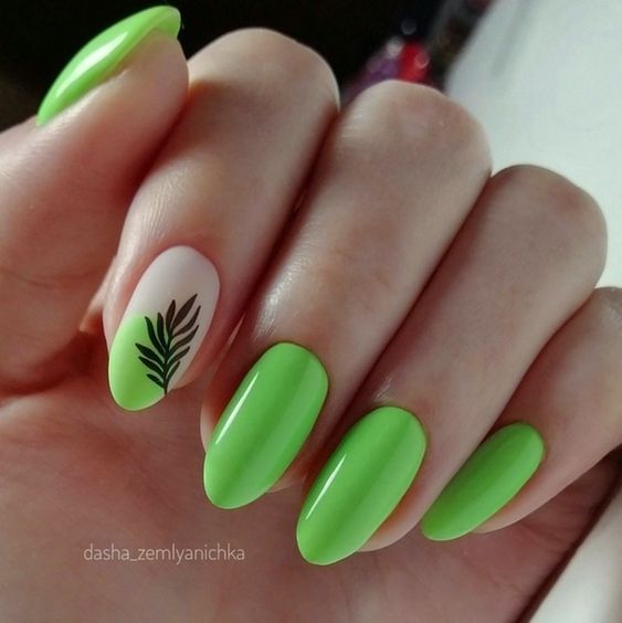 Pistacjowe paznokcie na lato