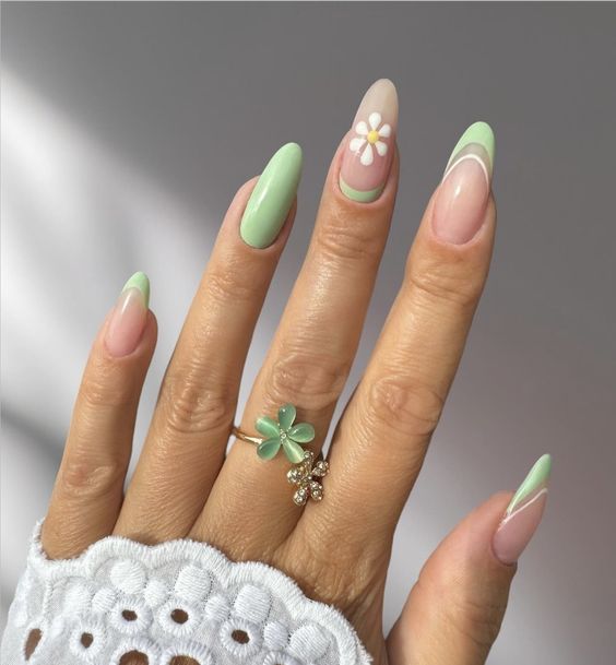 Pistacjowe paznokcie z frenchem i wzorkami