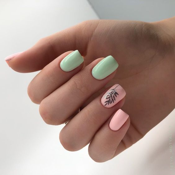 Pistacjowo różowe paznokcie
